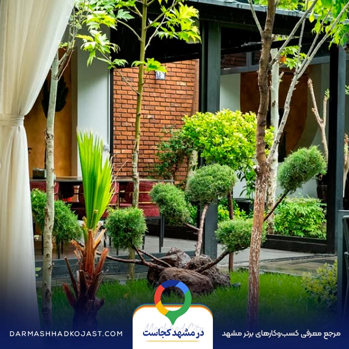 محیط رستوران مهستان شاندیز