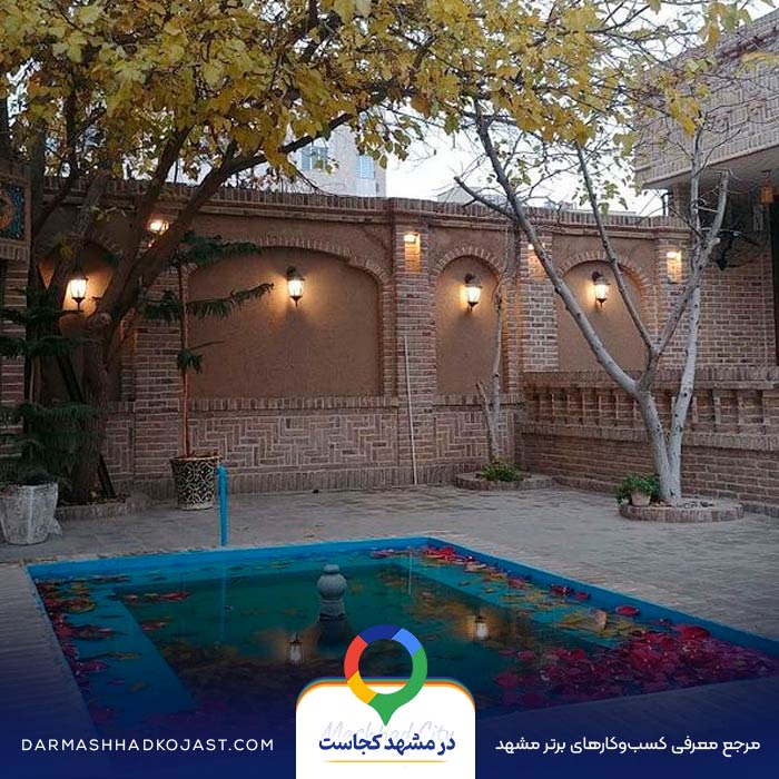 محیط رستوران ملک شاهان 