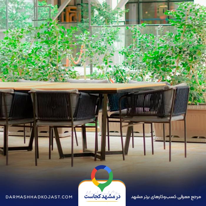 محیط رستوران راستین