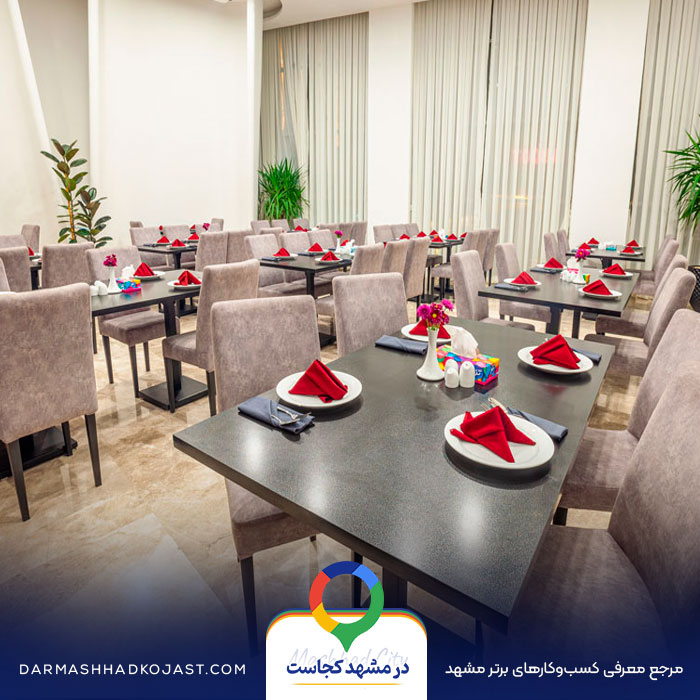 فضای رستوران راستین شاندیز 